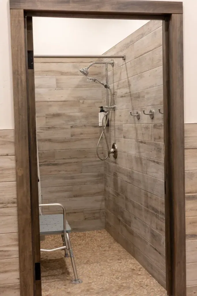 Showers & Laundry